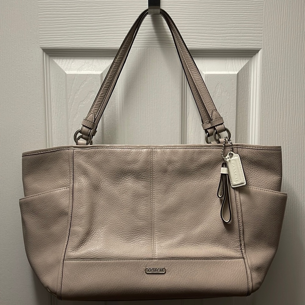 Coach Carrie Purse Putty/Cream